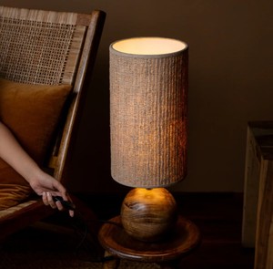 Lampe de table cylindrique moderne en bois avec abat-jour en lin |   Utilisation hôtelière E26 LED de taille moyenne |   Éclairage décoratif minimaliste scandinave - Product Image 4