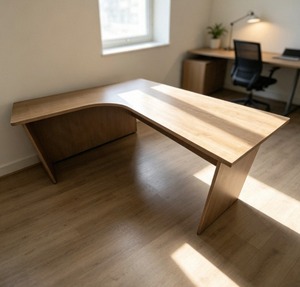 Table de conférence moderne en forme de L en aggloméré, mobilier de bureau commercial durable pour usage domestique ou professionnel - Product Image 1