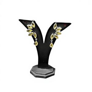 Boucles d'oreilles clous en argent sterling plaqué or oxydé avec topaze et sertissage clos, tendance, ARTS JEWELS, cadeau pour femme - Product Image 1