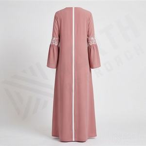 Nuevo Diseño de Abaya, Kaftán Modesto y Elegante con Mangas de Murciélago, Vestido Musulmán para Mujer, Satén Brillante de Alta Calidad, Venta al Por Mayor - Product Image 2