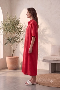 Vestido Camisero Rojo de Algodón, Largo Maxi, Manga Tres Cuartos, Cuello Camisero, Corte Holgado, Estilo Casual para Verano - Product Image 2