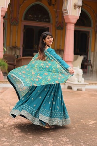 Vestidos Anarkali Indios de Moda, Fatema Fashion, Listos para Usar, Lavables a Máquina, Bordado con Hilo Chinon, Trabajo en Organza Suave, Estilo Cutwork para Fiesta - Product Image 4