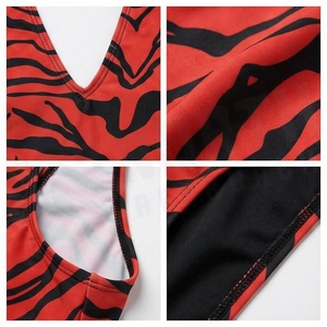 Traje de baño de una pieza con estampado de tigre rojo para mujer de North Approach, traje de baño elástico con cuello en V profundo - Product Image 4