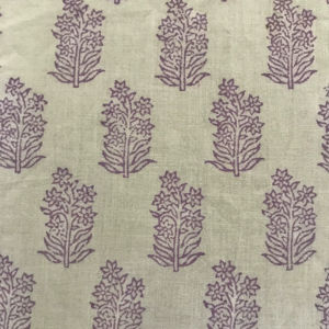 Tela de algodón estampada a mano – Motivo floral Buti morado sobre base natural - Product Image 4