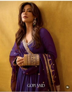 Ensemble prêt à expédier de vêtements ethniques en soie chinon avec dupatta à bordure en dentelle à volants et pantalon à taille élastique, vente en gros de vêtements de boutique - Product Image 3