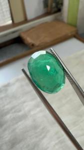 Émeraude naturelle zambienne de 6,20 carats, taille ovale, pierre précieuse non montée |   Pierre précieuse verte authentique pour la vente en gros et l'exportation de bijoux fins - Product Image 2