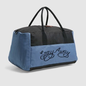 Sac de sport de luxe bleu et noir avec broderie 'Stay Away', fermeture éclair frontale, double poignée, unisexe, adulte, doublure en polyester - Product Image 3