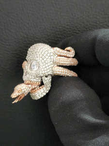Anillo de Calavera Personalizado con Incrustaciones de Moissanita de 6ct, Acabado en Dos Tonos, Sin Níquel ni Plomo, Joyería HipHop de Plata Esterlina Sólida - Product Image 3