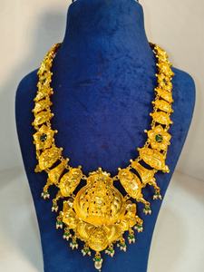 Collier pendentif Lakshmi en or 22 carats, bijoux de temple antiques, mariage indien traditionnel, disponible en OR/ARGENT/BRASS - Product Image 3