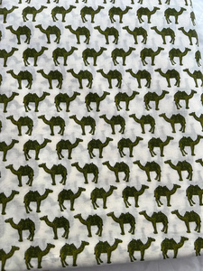 Tissu en coton léger imprimé à la main Green Camel, 90 GSM, blanc, Jaipur Sanganeri, pour la décoration intérieure et la confection de vêtements, vendu au mètre. - Product Image 2
