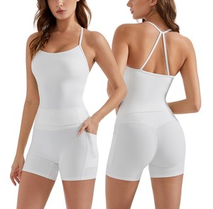 Body de yoga blanco sin costuras con tiras cruzadas y bolsillos, pantalones cortos de cintura alta, ropa deportiva de una pieza - Product Image 1