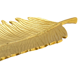 Bandeja de metal de lujo con forma de hoja de aluminio para exhibir vajilla y artículos de mesa en acabado dorado brillante y plateado brillante. - Product Image 5