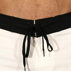 Shorts de bain décontractés pour hommes en polyester/coton, personnalisables OEM, taille mi-haute avec cordon de serrage, style urbain, écologiques et respirants - Product Image 2