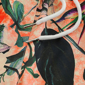 กางเกงขาสั้นลำลองผู้ชายพิมพ์ลายดอกไม้อินเทรนด์สำหรับฤดูร้อน กางเกงชายหาดสไตล์อเมริกัน เอวยางยืด มีเชือกผูกอเนกประสงค์สำหรับใส่ในโอกาสที่เป็นทางการ - Product Image 4