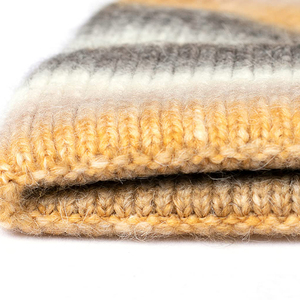 Bonnet en tricot rayé unisexe avec patch en cuir, couvre-chef décontracté pour l'hiver, taille adulte 56-58 cm - Product Image 4
