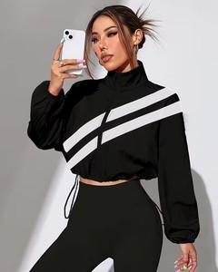 Vêtements de sport pour femmes, ensemble coordonné avec panneaux en chevron |   Ensemble de course et d'entraînement 2 pièces en tissu froissé avec leggings de compression - Product Image 1