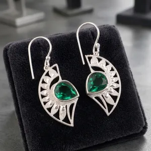 Pendientes Colgantes Bohemia de Plata 925 Niharika Gems con Esmeralda Verde Corte Pera y Engaste de Bisel, Diseño de Planta para Mujer, Regalo para Uso Diario o Fiestas - Product Image 2