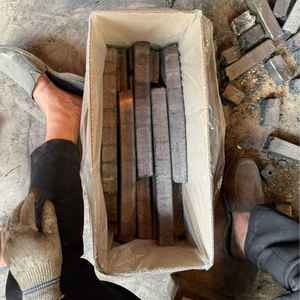 Carbón Vegetal Premium AVC en Forma Cuadrada, Grado A, para Barbacoa Industrial, Ecológico, Contenedor de 40 Pies - Product Image 1