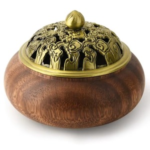 Brûleur d'encens en bois de santal fait à la main avec couvercle en laiton, diffuseur aromatique de style chinois, utilisation toute l'année - Product Image 1