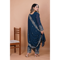 Ensemble élégant pour femme, comprenant un kurti, un pantalon et un dupatta, en faux georgette avec bordure en dentelle brodée de sequins et un look de créateur festif.