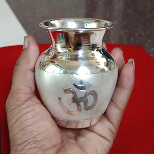 Pot à eau décoratif en argent pur pour le Pooja des temples religieux, la vénération hindoue traditionnelle, et la décoration de mandir domestique. - Product Image 3