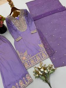 Robe Salwar traditionnelle violette avec dupatta, coupe régulière, longueur cheville, pour femme, style indien/pakistanais, en soie gaufrée - Product Image 4