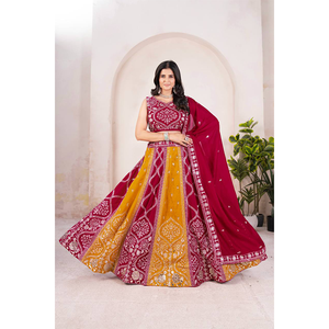 La mejor oferta en Lehenga Choli de diseño llamativo y calidad estándar, hecho de seda con lentejuelas y bordados con hilo. - Product Image 1
