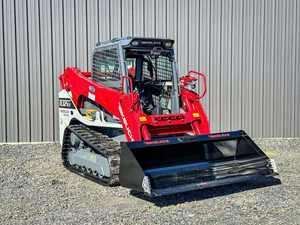 Chargeuse compacte sur chenilles Takeuchi TL12V2 d'occasion, diesel haute performance, rouge et blanche, pour la construction - Product Image 3