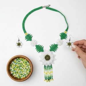 ชุดเครื่องประดับลูกปัดลายดอกเดซี่สีขาว ขายส่ง งานแฮนด์เมด สไตล์ชาติพันธุ์ สำหรับผู้หญิง สวยสง่า เหมาะสำหรับงานเทศกาล มีจำหน่ายแล้ว - Product Image 2