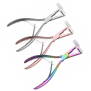 Pinzas de Acero Inoxidable Saar Global Surgical para Extensiones de Cabello, Uso Comercial, Herramienta para Instalación y Remoción - Product Image 4
