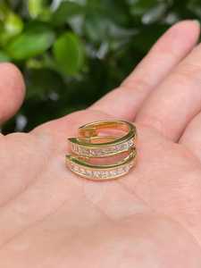 Boucles d'oreilles créoles Huggie en or massif 14K avec diamants baguette taille étagée cultivés en laboratoire, sertis en canal, grandes, minimalistes, vintage, pour tous les jours, bijoux fins - Product Image 4