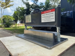 Nouvelle conception 2025 avec un ensemble d'outils de pliage métallique, presse plieuse de 12 tonnes, 20 tonnes, accessoire pour applications industrielles, fabriqué au Vietnam - Product Image 3