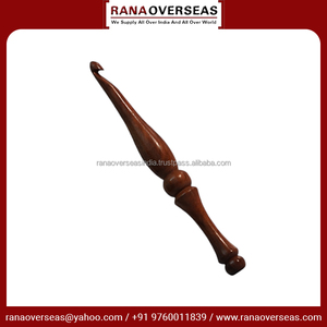 Aiguille au crochet ergonomique sculptée à la main crochets en fil de bois avec finition lisse meilleur cadeau pour elle - Product Image 3