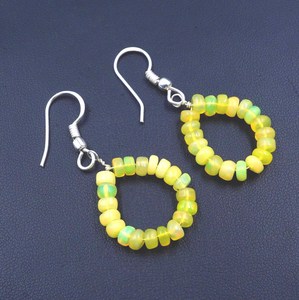 Pendientes de Perlas de Ópalo Etíope Amarillo Arcoíris Natural, Plata de Ley y Oro - Product Image 4
