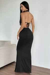Vestido de noche maxi ajustado con corte halter, escote recortado, anillo metálico frontal, espalda descubierta y fruncido, ideal para fiestas. - Product Image 4