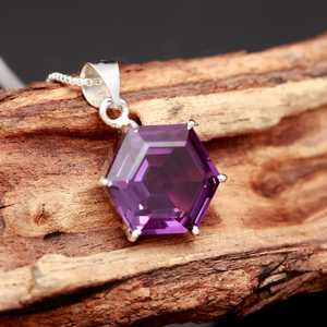 จี้รูปหกเหลี่ยมอเล็กซานไดรต์สีม่วง เงินแท้ 925 ทำมือ เครื่องประดับพลอยสำหรับผู้หญิง เด็ก สไตล์ชาติพันธุ์ รับรองโดย IGI - Product Image 3