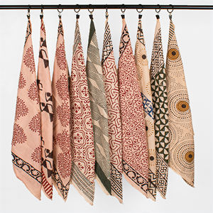 Ensemble de luxe de bandanas carrés en coton imprimé style Bagru pour la promotion en gros, le branding et les voyages, accessoires pour femmes - Product Image 1