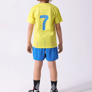 Maillots de football en gros 2025 – Tenues de football personnalisables avec logo – Ensembles d'uniformes de football unisexes – Fabrication pakistanaise - Product Image 3