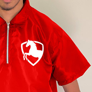 Chaqueta Cortavientos Roja para Hombre con Cierre de Cremallera de un Cuarto y Logotipo de Caballo Estampado con Transferencia Térmica, Ropa Casual de Verano - Product Image 3