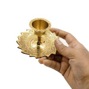 เชิงเทียนทองเหลืองสำหรับการใช้ชีวิตห้องนอนของตกแต่งบ้าน (เครื่องบิน patta) ที่ดีที่สุดสำหรับของขวัญกลับมาและของขวัญคริสต์มาสเชิงเทียน - Product Image 2