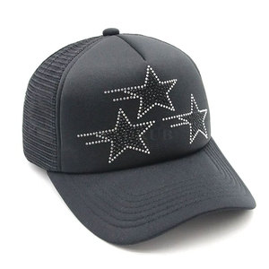 Gorra Trucker Moderna con Pedrería en la Parte Delantera y Malla en la Parte Trasera, Cómoda y Hecha en Pakistán - Product Image 5