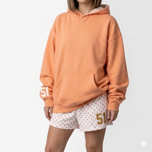 Ensemble 2 pièces décontracté pour femme : sweat à capuche et short, respirant, écologique, en polaire polyester, couleur personnalisable, prix de gros abordable - Product Image 1