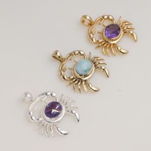 Pendentif crabe en larimar naturel, ton or, inspiré de l'océan, bijoux en pierres précieuses faits à la main, cadeau unique pour femmes - Product Image 6