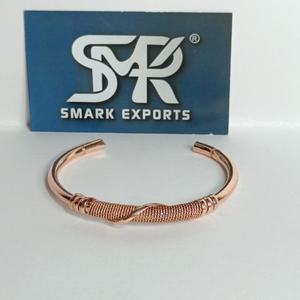 Bracelet jonc ouvert en cuivre tressé traditionnel, réglable, fait main, léger, artisanat métallique, design fil torsadé, unisexe, Kada - Product Image 2