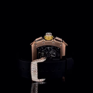 Montre classique ronde en quartz avec verre en moissanite, cadran en cristal brillant et bracelet confortable pour le bureau, la maison et les soirées - Product Image 4