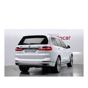 BMW X7 XDrive40i Octobre 2022 119 160 km 7 places avec caméra de recul Boîte de vitesses automatique Sièges en cuir Conçu pour l'excellence - Product Image 2