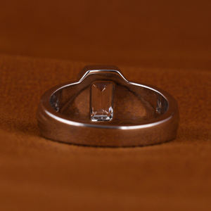 Bague solitaire personnalisée en or blanc 14 carats avec diamant de laboratoire taille émeraude CVD certifié IGI E VVS1 pour mariage et fiançailles, vente en gros - Product Image 4