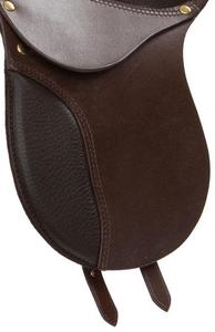 Selle d'équitation anglaise en cuir artisanal de haute qualité, modèle confortable et durable pour chevaux à bascule de très haut niveau. - Product Image 2