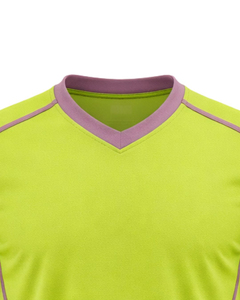 Conjunto de camiseta y pantalones cortos de fútbol verdes personalizados, uniforme deportivo transpirable de poliéster para entrenamiento de fútbol y uso en equipo. - Product Image 6