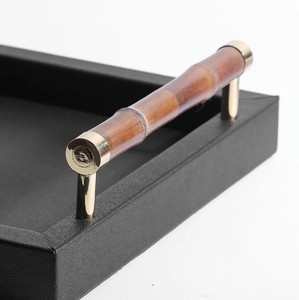 Plateau de service en bois fait main avec revêtement en cuir noir, poignée en bambou, design moderne, logo personnalisé, taille personnalisée, plateau pour Pâques, Ramadan, mariage - Product Image 5